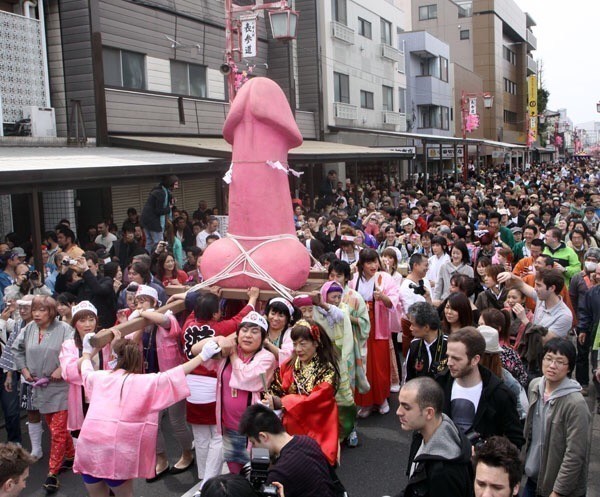 1. Altın Penis Festivali (Kanamara Matsuri)