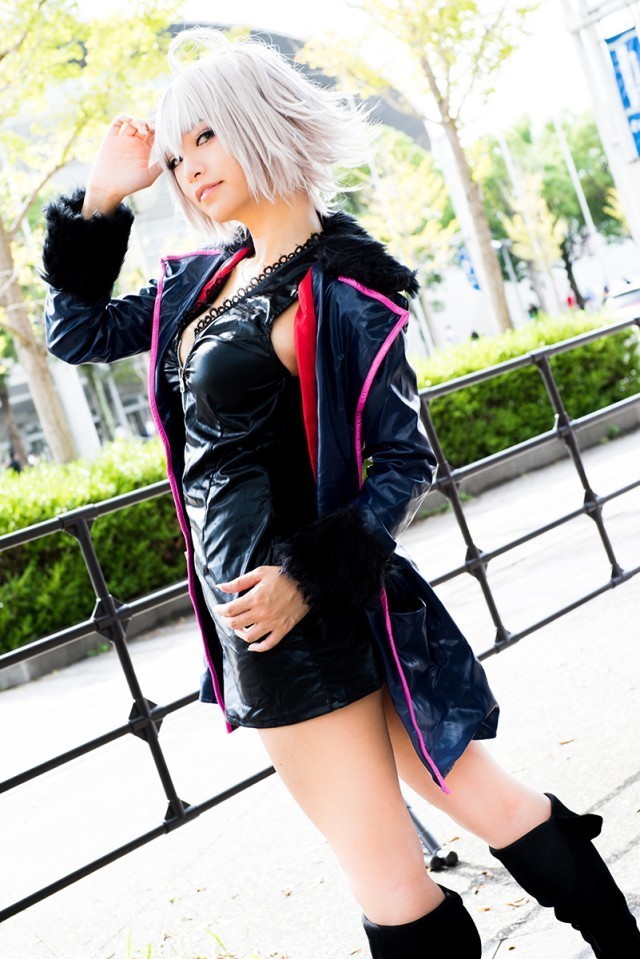 19)Fate/Grand Order’dan Jeanne d’Arc (Alter) (cosplayer Rere Kirisame):