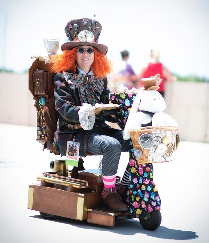 7)Mad Hatter, Alice In Wonderland(Alice Harikalar Diyarında):