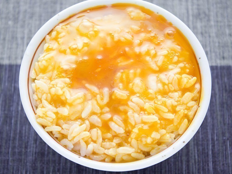 Kahvaltılık Tamago Kake Gohan.
