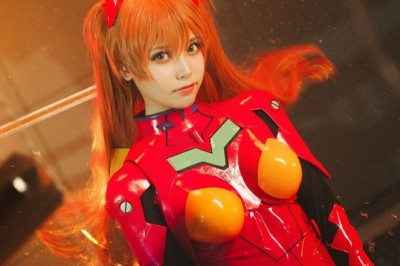 Çinli Cosplayer ve Şarkıcı Liyuu'dan Evangelion'ın Asuka'sına Ateşli Bir Yorum
