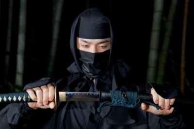 Japonya Üniversitesi Dünyanın İlk Ninjalık Mezunu Öğrencisini Ödüllendirdi